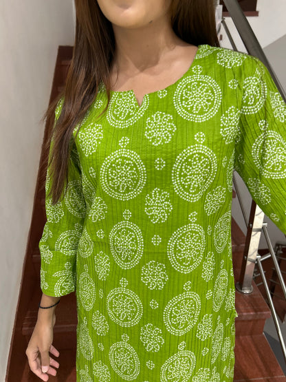 Green bandhani print cotton kurti side view
